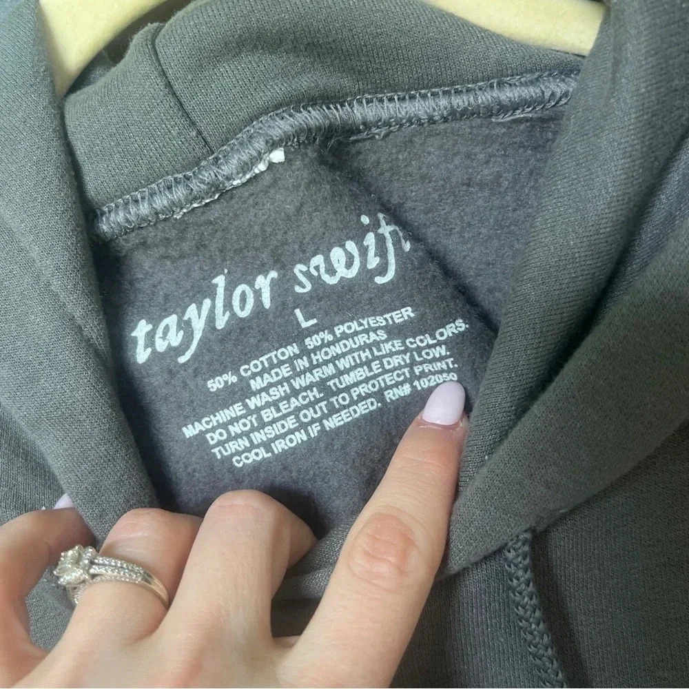 Taylor Swift Eras hoodie tour merch 1989 red folklore oversized large pullover - Picture 5 of 5